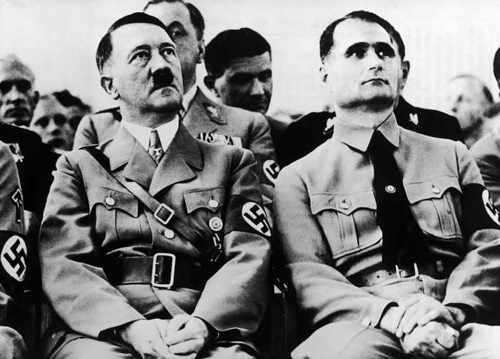 Адольф Гитлер и Рудольф Гесс. Ок. 1939 . 