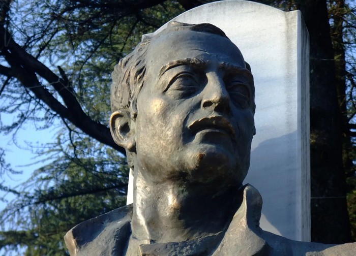 Памятник Звиаду Гамсахурдия - писателю, диссиденту, первому президенту Грузии в1991-1992гг.