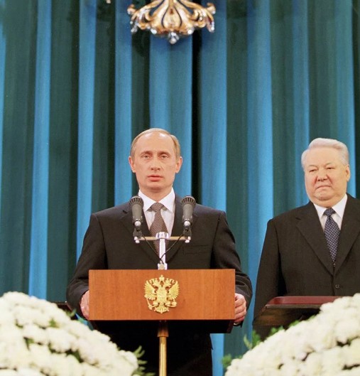 В. В. Путин и Б. Н. Ельцин на церемонии инаугурации нового президента 2000 г.