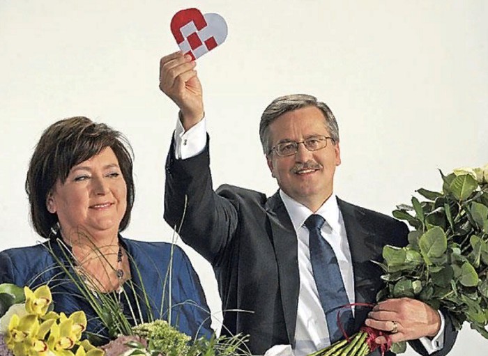 Второй тур выборов президента в Польше. Бронислав Коморовский с супругой Анной. Июль 2010 г.