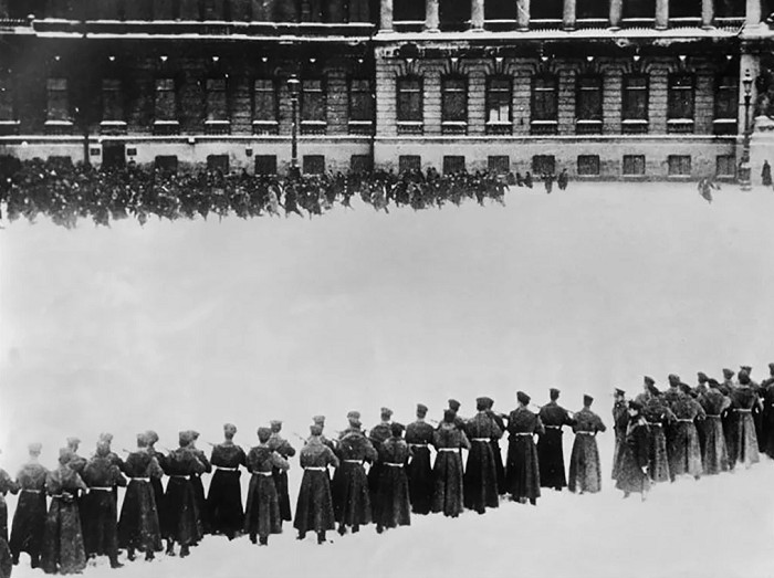 Расстрел рабочей демонстрации у Зимнего дворца в Санкт-Петербурге 9 января 1905 г.