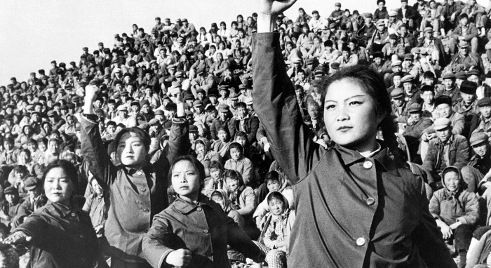Китайские девушки демонстрируют поддержку Мао 1974 г.