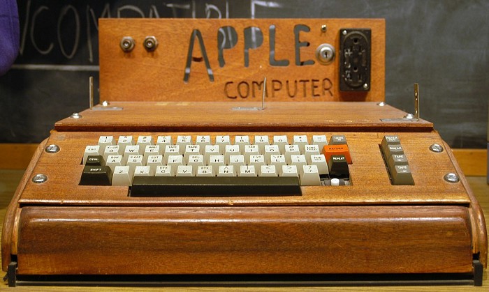 Первая модель компьютера Apple