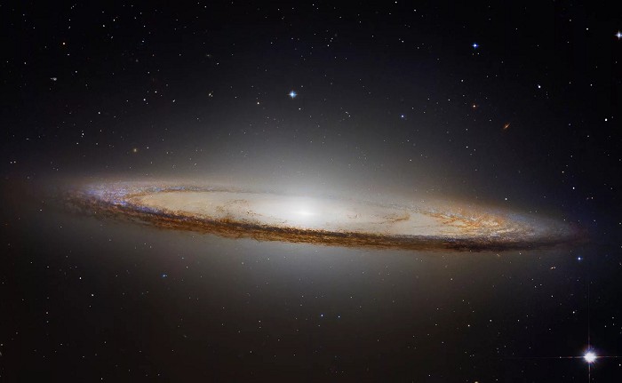 Галактика Сомбреро (М 104)