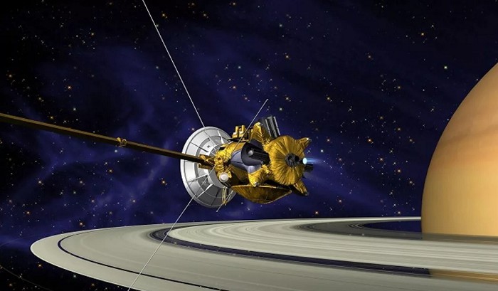 Автоматическая межпланетная станция «Кассини — Гюйгенс» рядом с Сатурном (художественное представление).