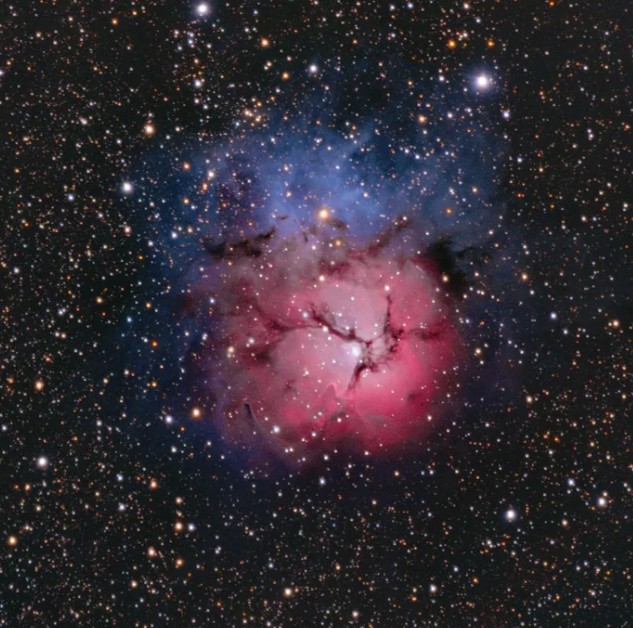 Тройная туманность М 20 в созвездии Стрелец