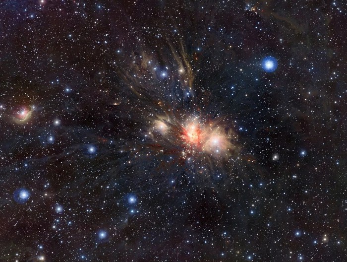 Звездная ассоциация массивных и горячих молодых звезд Единорог R2