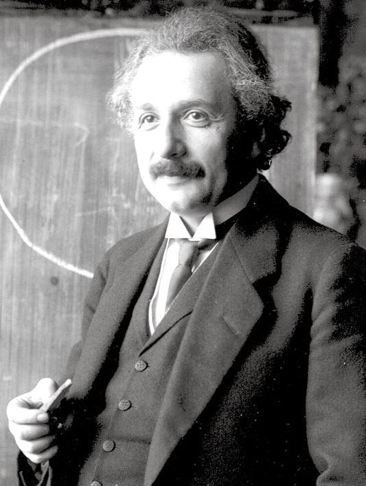 Альберт Эйнштейн на лекции в Вене. 1921 г.