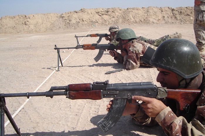 Иракские солдаты тренируются в стрельбе из РПК