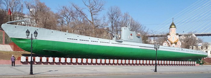 Легендарная Гвардейская Краснознаменная подводная лодка С-56, установленная во Владивостоке как мемориал