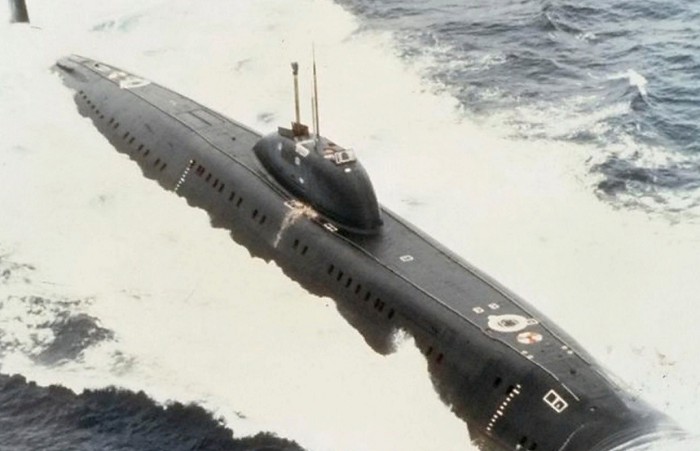 Одна из советских (российских) атомарин проекта 671РТМ на полном надводном ходу