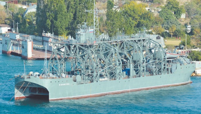 Спасательное судно Черноморского флота «Коммуна»