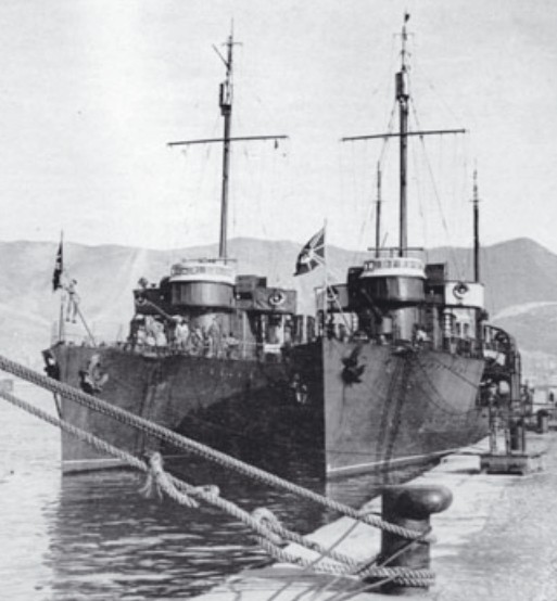 Первые восстановленные эсминцы советского Черноморского флота «Незаможник» и «Петровский» в Новороссийске. Конец 1920-х