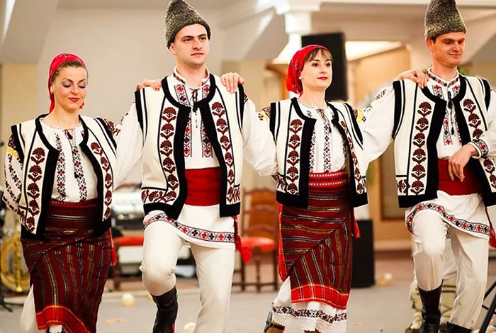 Народный костюм Молдавии