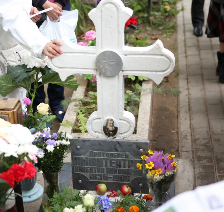 Одно из захоронений Валентина Амфитеатрова на Ваганьковском кладбище 