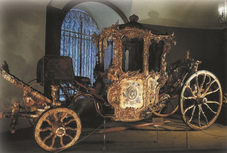 Карета, подаренная императрице Елизавете Петровне прусским королем Фридрихом II. Каретный зал Оружейной палаты