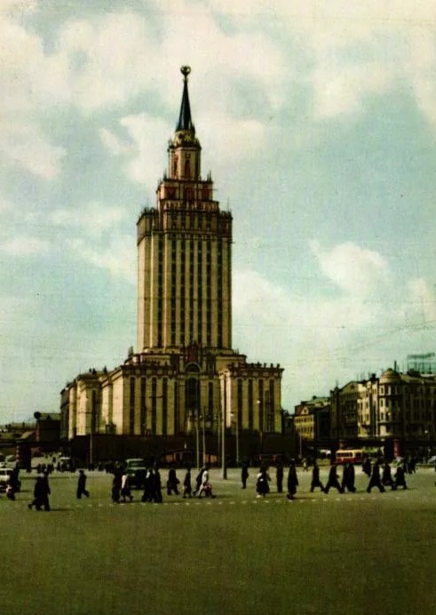 Гостиница «Ленинградская» на открытке 