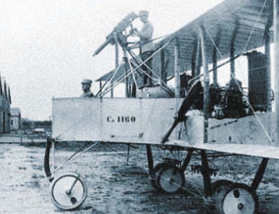 Итальянский бомбардировщик «Саргоni» Са-3 времен Первой мировой войны с 25 мм орудием «Vickers» в носовой установке