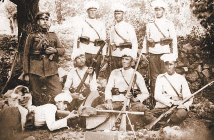 Пулеметный расчет «ружья-пулемета» «Madsen» болгарской армии