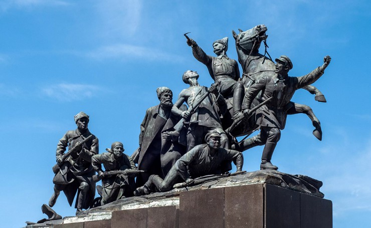 Монумент армии Чапаева в Самаре