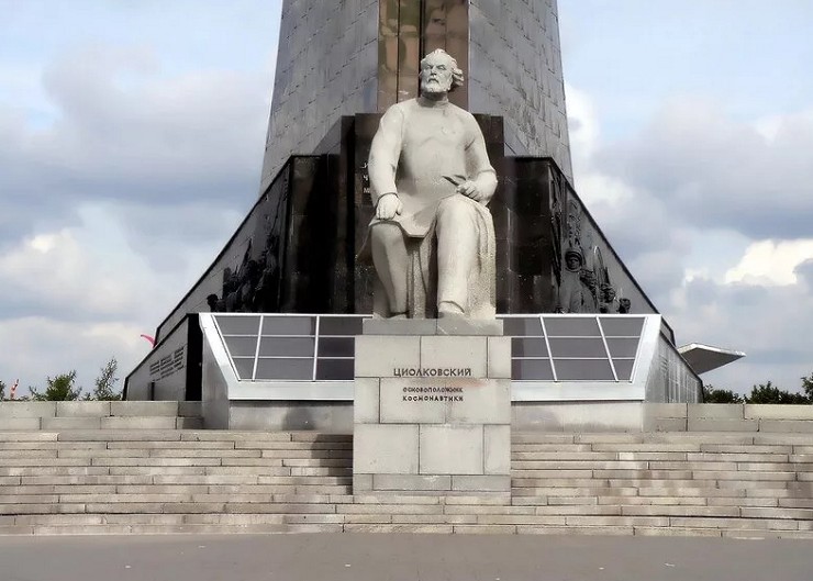 Монумент Циолковскому в Москве