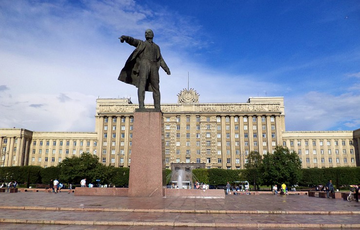 Памятник В. И. Ленину на Московской площади в Санкт-Петербурге