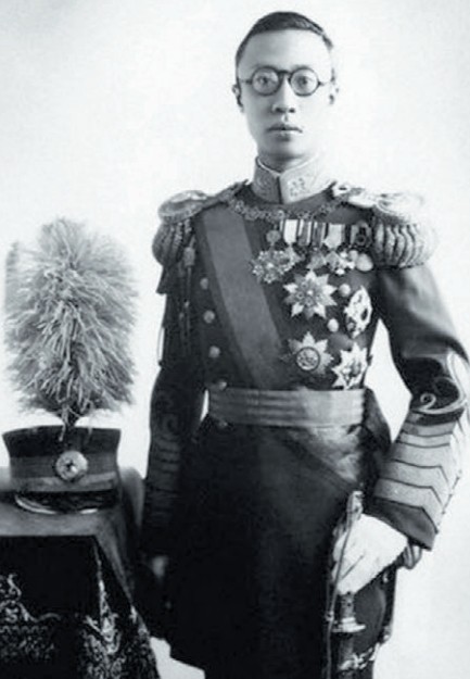 Верховный правитель Маньчжоу-Го — Пу И.