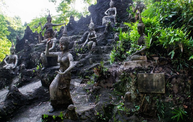 Каменные скульптуры на острове Ко-Самуи