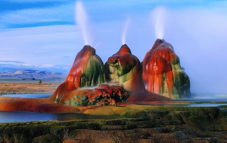 Цветные гейзеры и вулканы пустыни Блэк-Рок