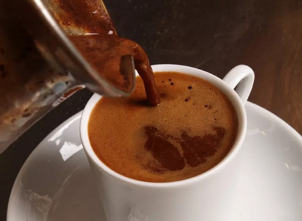 Чашка сваренного кофе
