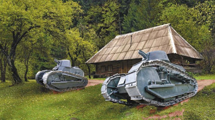 Весной 1918 г. танки «Renault» FT-17 впервые были использованы в сражении — это был бой за лес Рец во время германского наступления на реке Энн