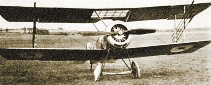 Двухлопастной винт самолета Сопвич «Пап» приводился в движение мотором «Рон» мощностью 80 л. с.