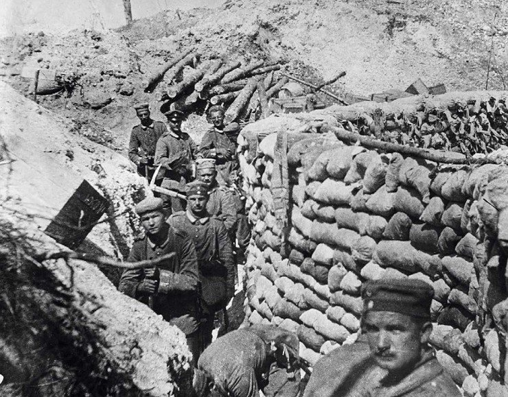 Германские солдаты окопались на новом Салоникском (Македонском) фронте в 1915 г.