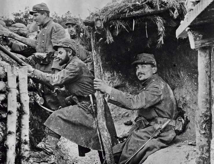 Трое французских пехотинцев на Западном фронте, 1915 г.