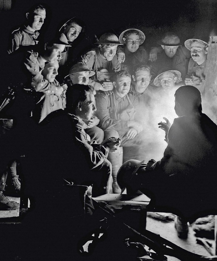 Фотография британских солдат, сделанная однажды вечером на Западном фронте