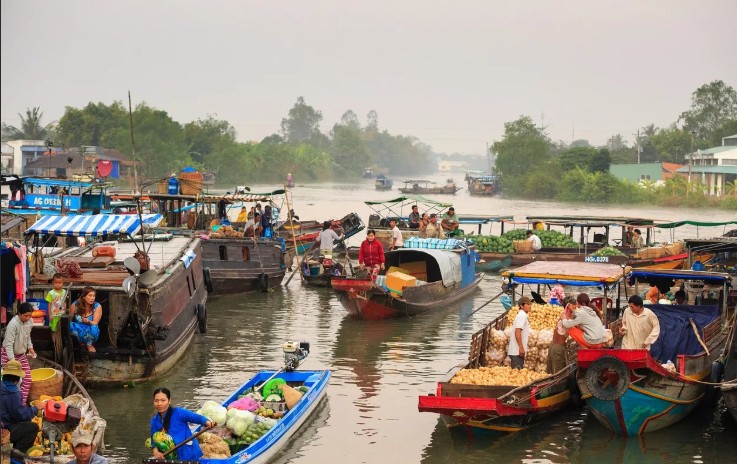 Плавучий рынок на реке Меконг