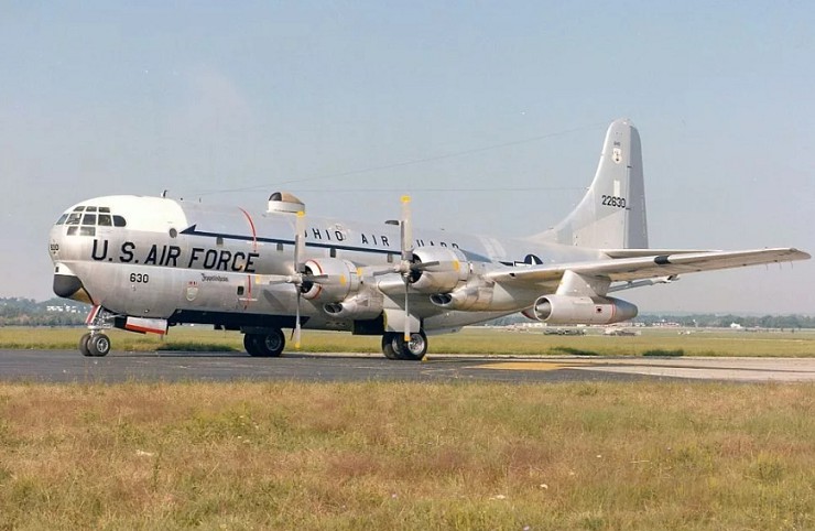 Тяжелый военно-транспортный самолет «Боинг» C-97. США. 1944 г