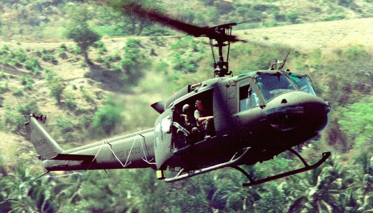 UH-1 «Ирокез» (»Хьюи»). США. 1959 г.