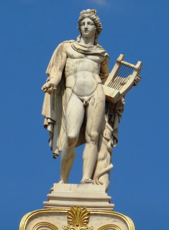 Статуя предводителя муз — Аполлона