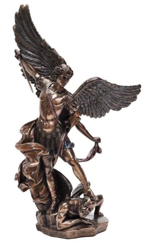 Бронзовая статуя архангела Михаила
