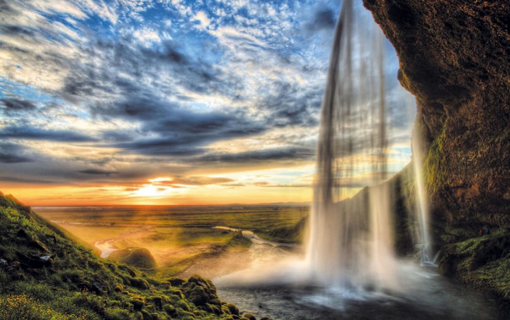 Величественный исландский водопад Сельяландфосс
