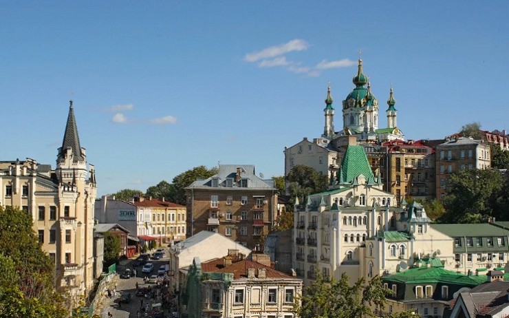  Андреевский спуск соединяет исторические районы Киева — Верхний город и Подол 