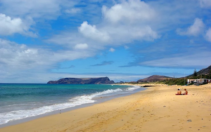 Чистейшие песчаные пляжи на португальском острове Порту-Санту
