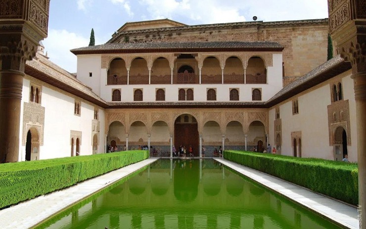 Дворец Альгамбра в Гранаде 