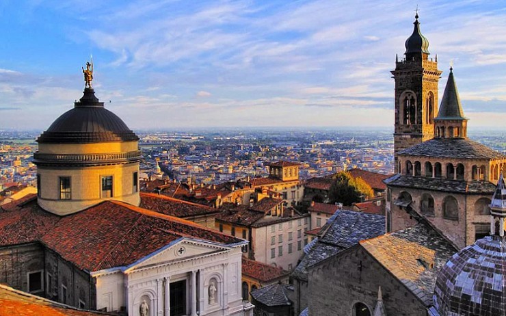Вид на Бергамо со здания городской ратуши