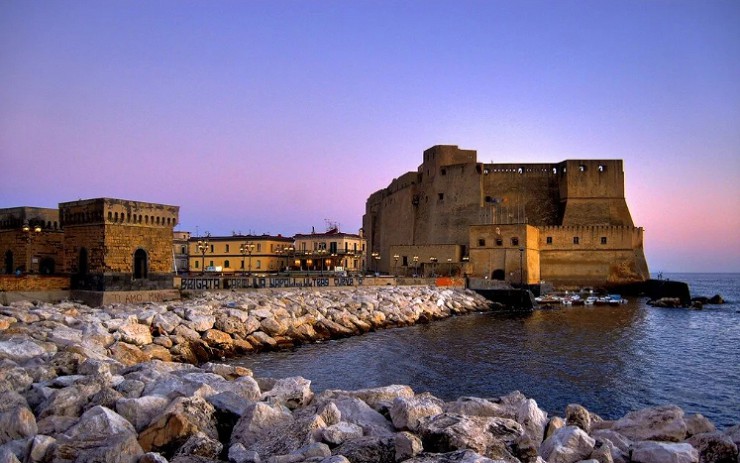 Один из замков Неаполя — Кастель-дель-Ово