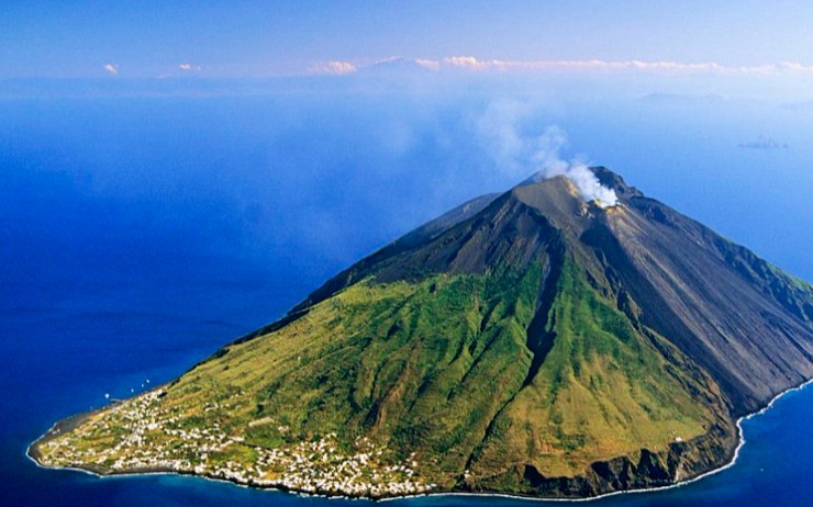  Липарские острова появились в результате вулканической активности
