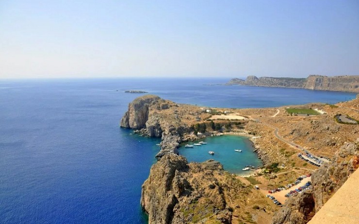 Остров Родос омывается сразу двумя морями — Средиземным и Эгейским
