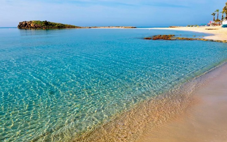 Чистые пляжи Кипра идеально подходят для семейного отдыха