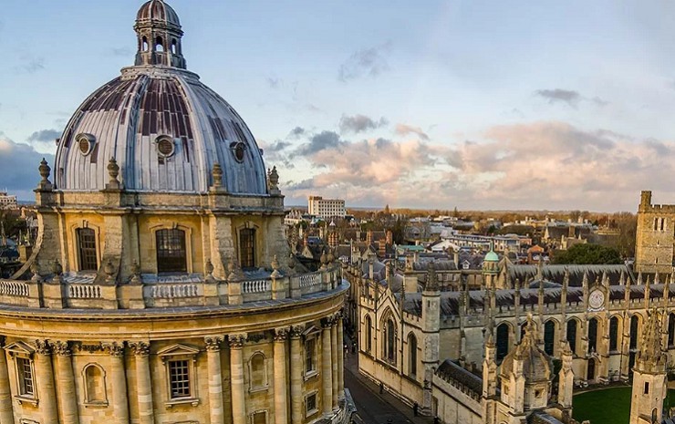 Оксфорд — ревностный хранитель английских традиций